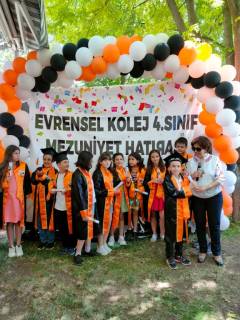 Evrensel Kolej